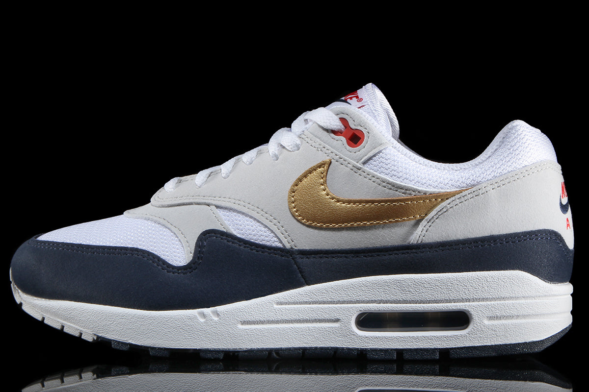 Nike air orders max white metallic gold