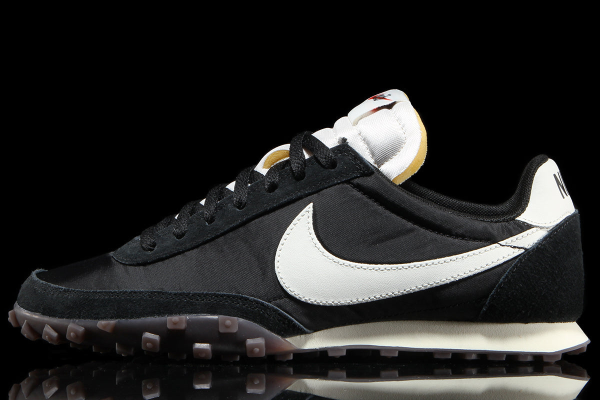 waffle racer nike black