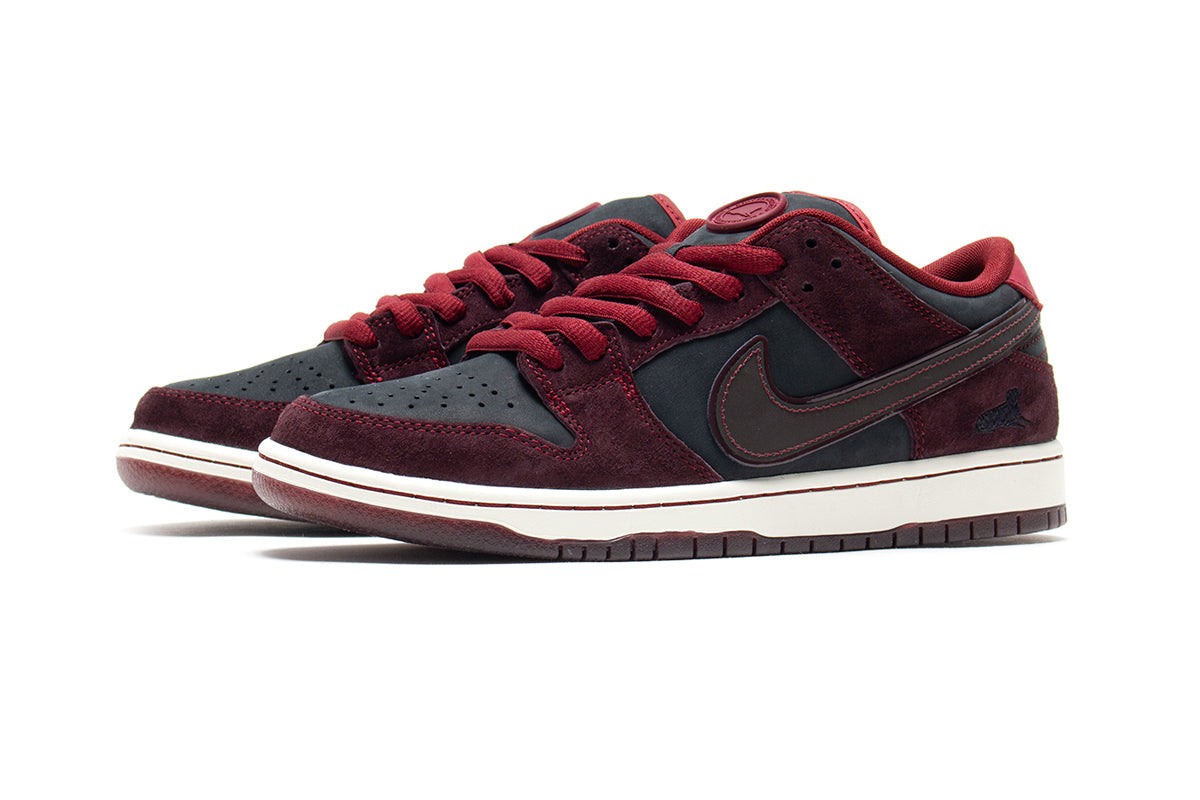 靴 Nike SB Dunk Low Pro Riot Skateshop NIKE SB X RIOT SKATESHOP – Premier