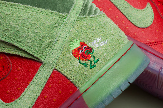 NIKE SB DUNK HIGH - STRAWBERRY COUGH