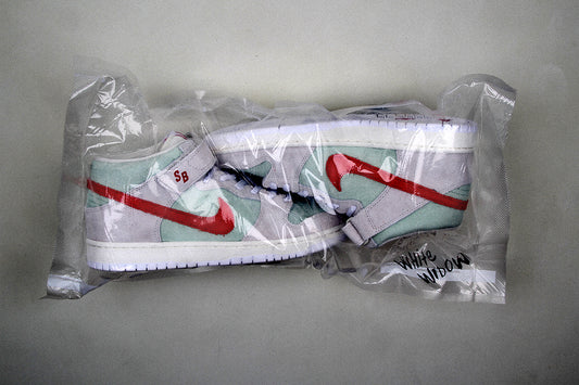 NIKE SB DUNK MID PRO QS - WHITE WIDOW