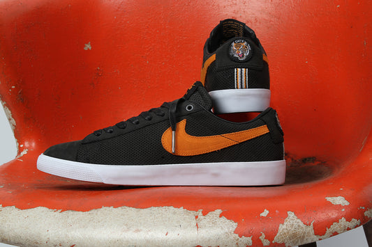 NIKE SB X CAT'S PAW SALOON