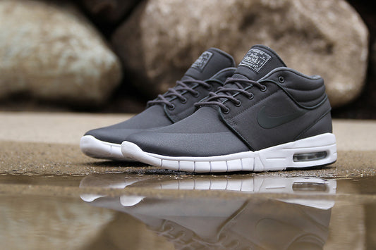 NIKE SB JANOSKI MAX MID