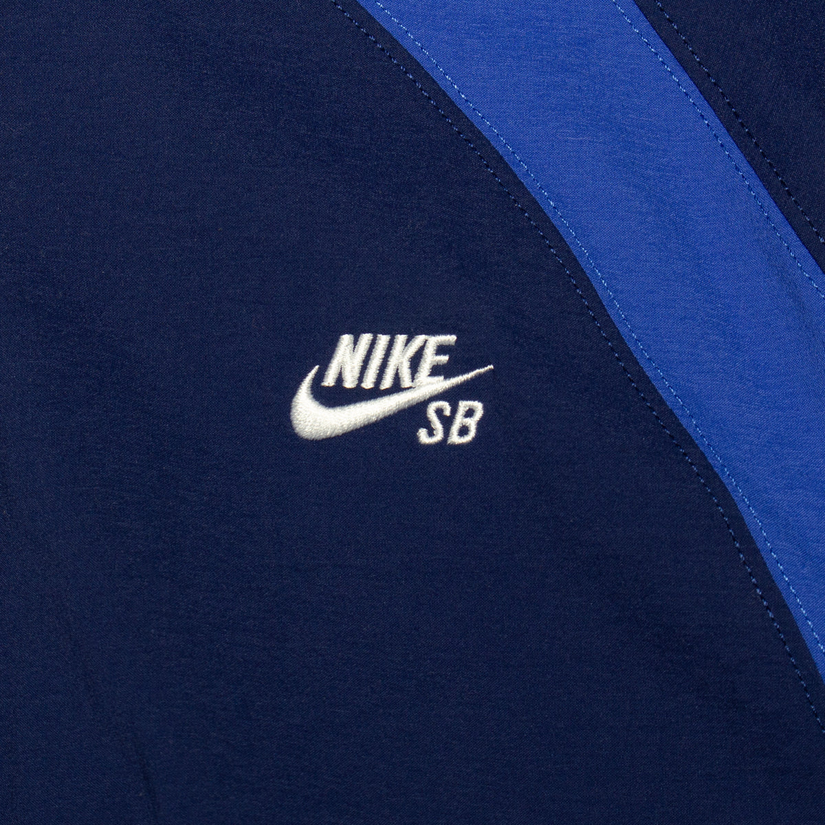 Nike SB | Full Zip Woven Jacket
Style # HJ2910-492
Color : Blue Void / Game Royal / White