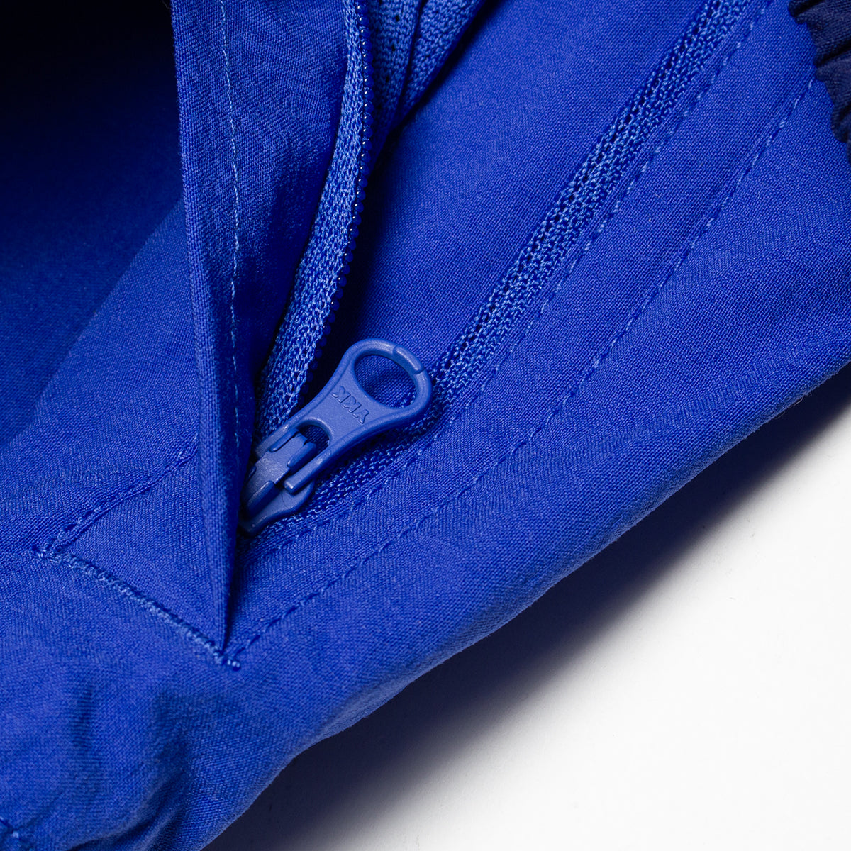 Nike SB | Full Zip Woven Jacket
Style # HJ2910-492
Color : Blue Void / Game Royal / White