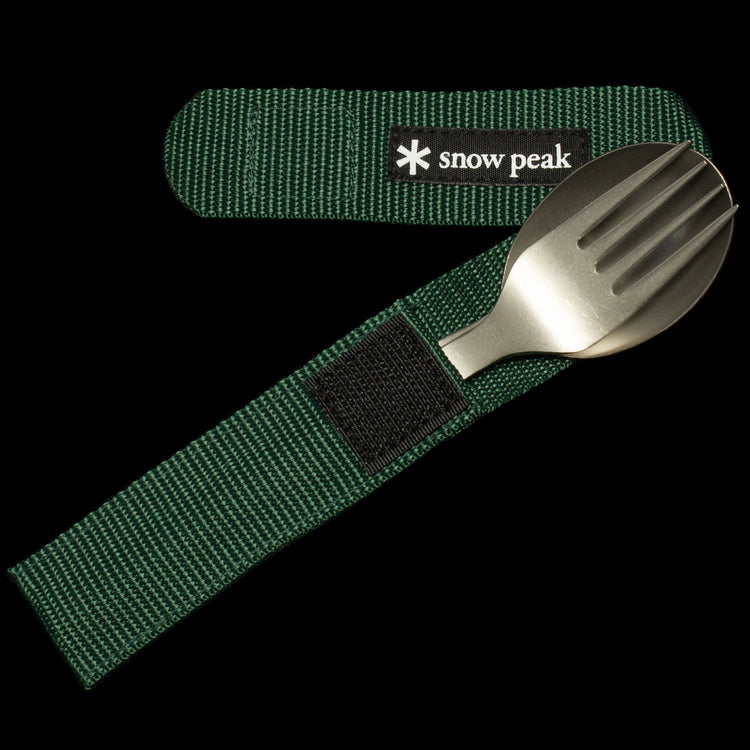 Snow Peak | Titanium Fork &amp; Spoon Set
Style # SCT-002
Utensil Color : Silver
Case Color : Green