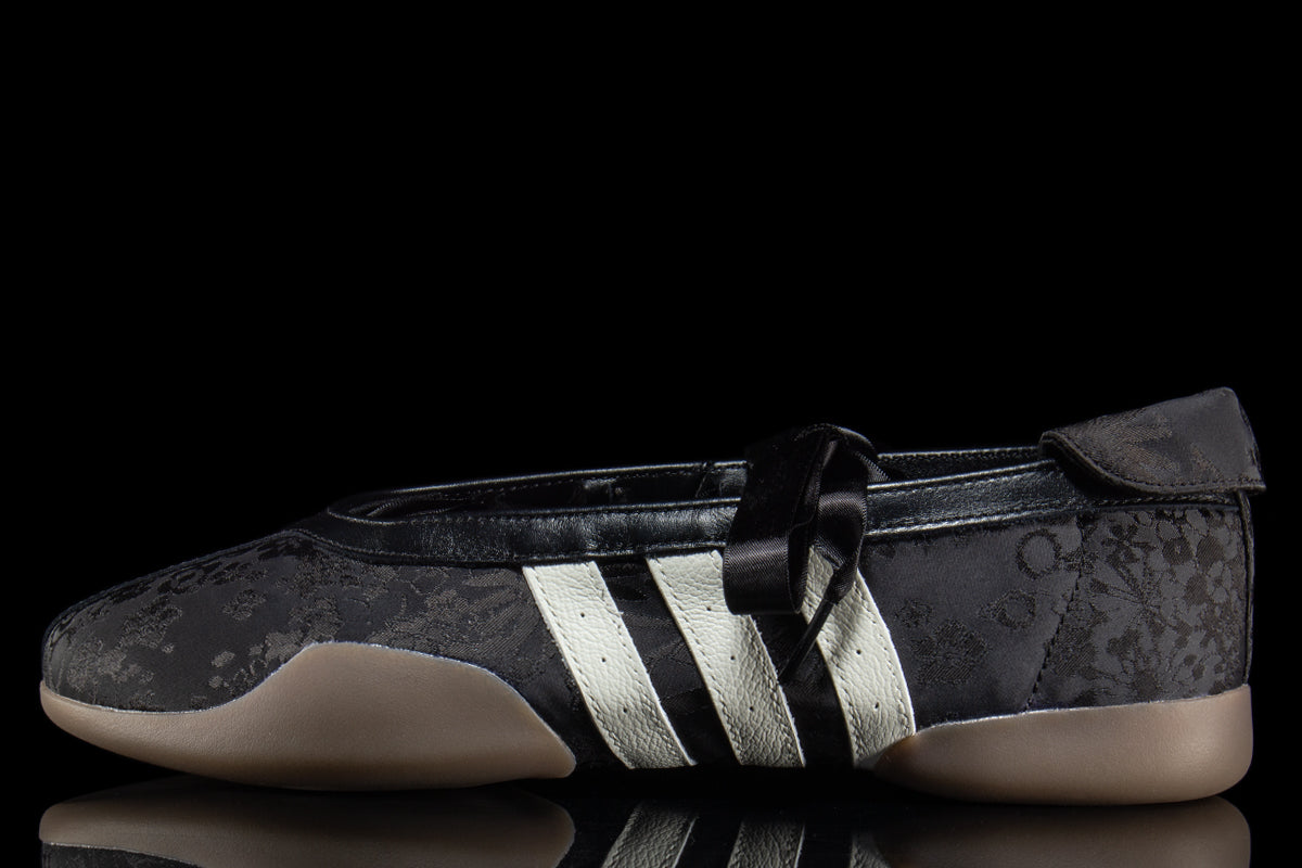 Adidas Originals - Women's Taekwondo Mei Balle
Style # IH6916
Color : Core Black / Off White / Gum 5