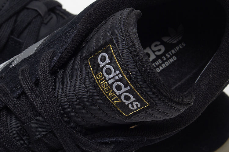 Adidas - Busenitz Indoor Super
Style # HQ4700
Color : Core Black / Grey Four / Grey Two