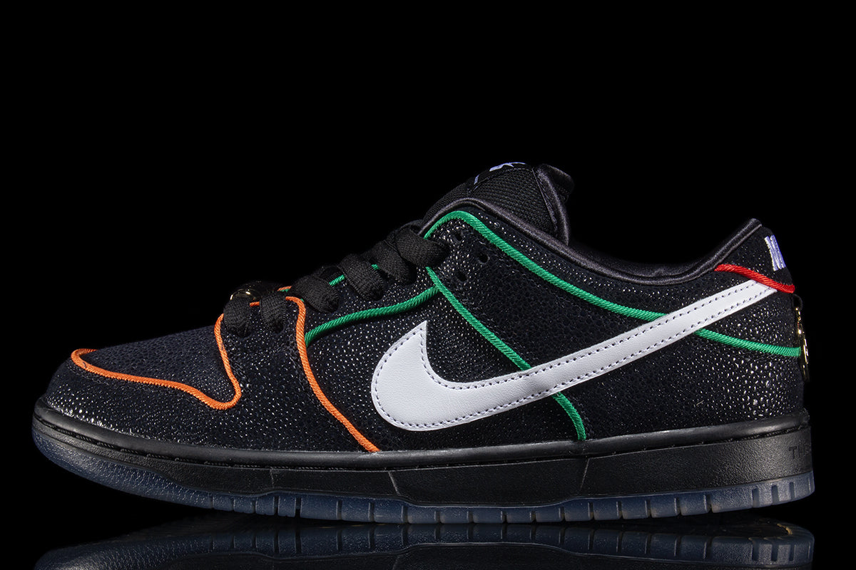 Nike SB - Dunk Low Pro x Bronx Girls
Style # HV1664-001
Color : Black / White / Challenge Red / Total Orange