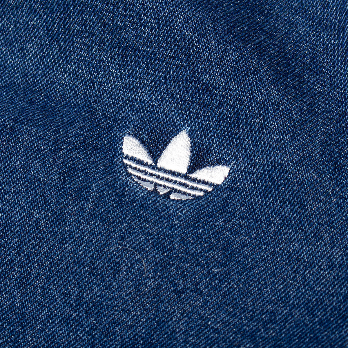 Adidas Originals - Women's Firebird Denim Track Top

Style # KD2913
Color : Medium Vintage Denim