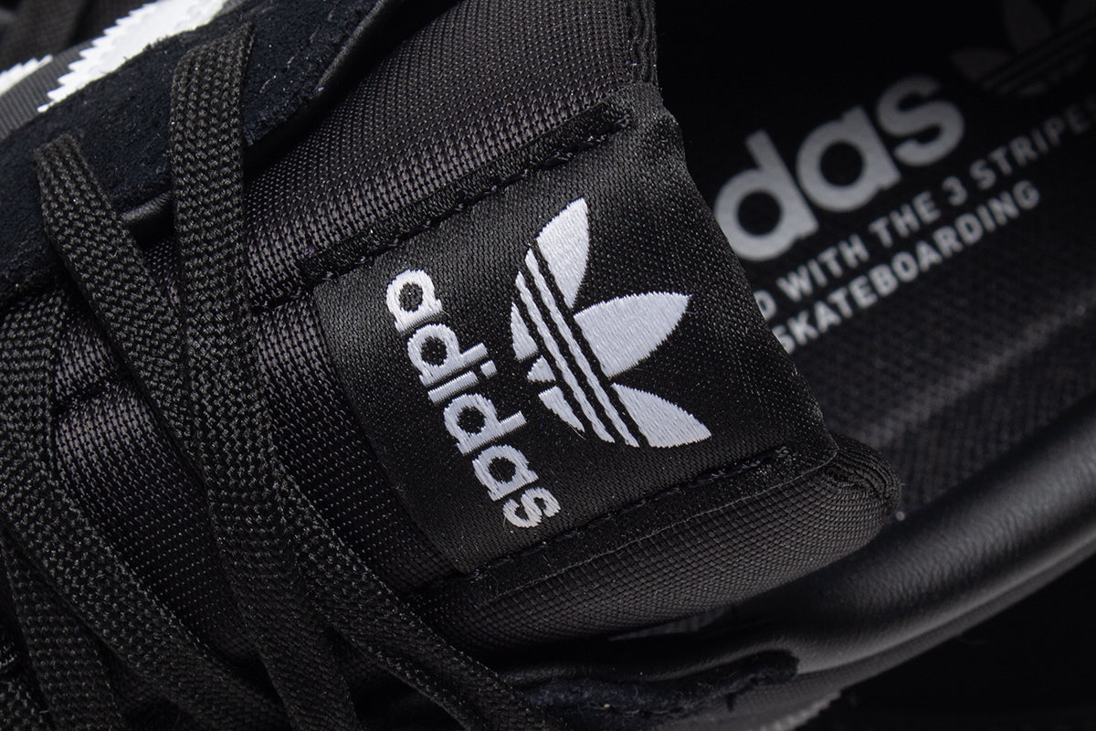 Adidas Skateboarding - Glenburn
Style # HP3514
Color : Core Black / Footwear White / Gum 4