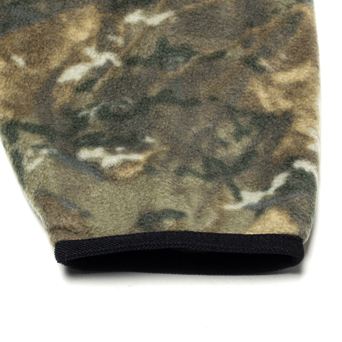 Carhartt WIP - Blevin Liner
Style # I035310-38T
Color : Camo Combi / Green