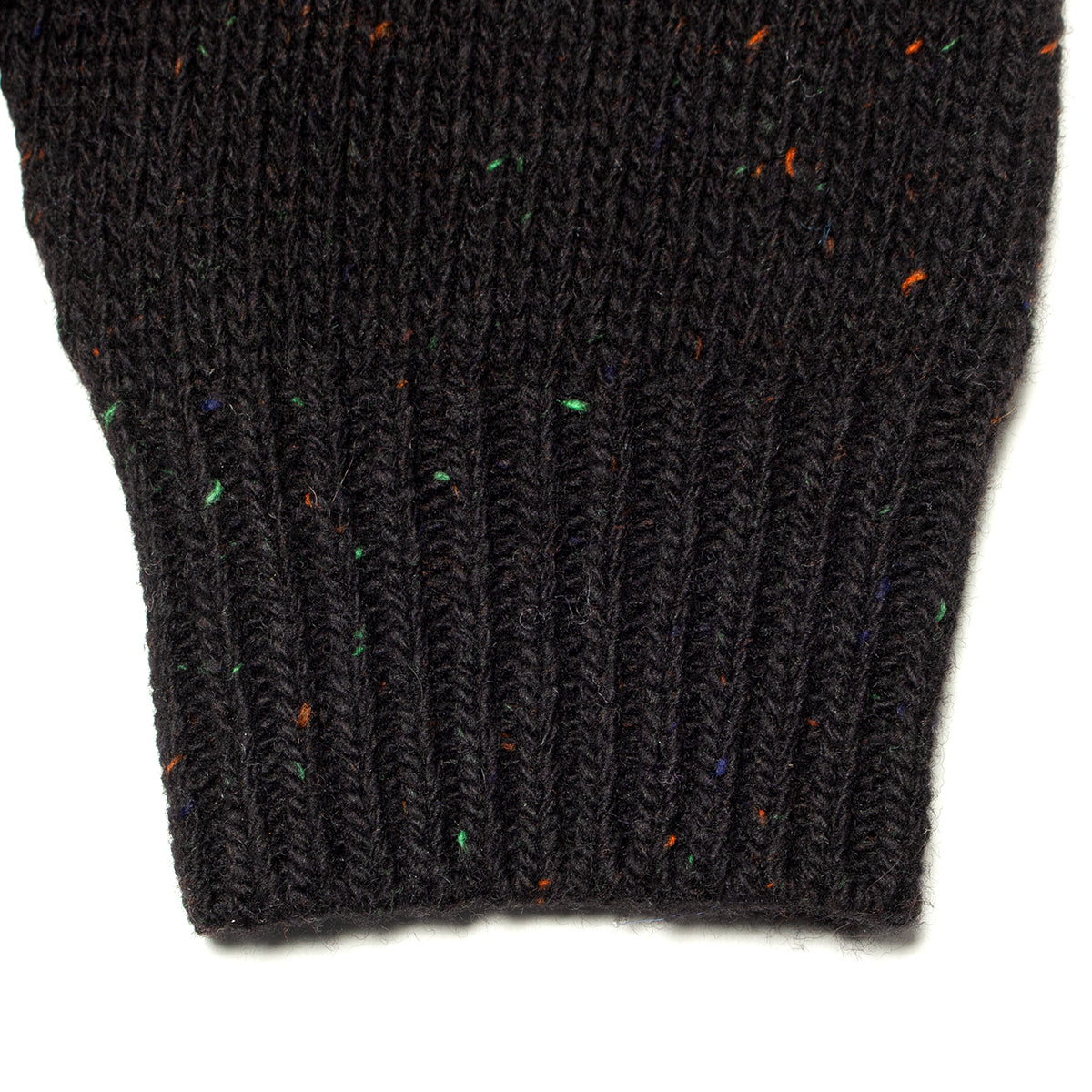 Carhartt WIP - Anglistic Sweater
Style # I010977-0JE
Color : Speckled Black