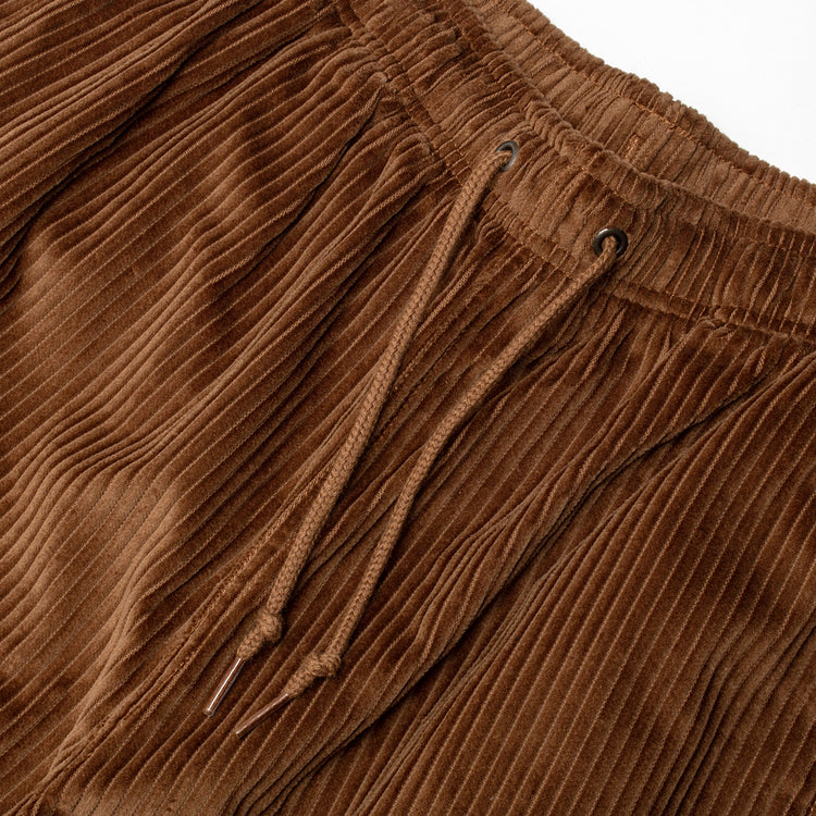 Nike SB | Elastic Corduroy Pant
Style # FV7395-281
Color : LT British Tan / Armory Navy
