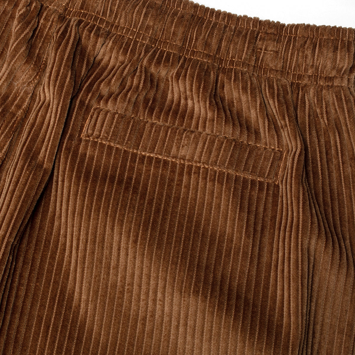 Nike SB | Elastic Corduroy Pant
Style # FV7395-281
Color : LT British Tan / Armory Navy