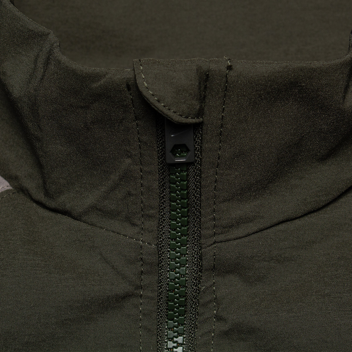 Nike SB | Full Zip Woven Jacket
Style # HJ2910-355
Color : Sequoia / Cave Stone / White