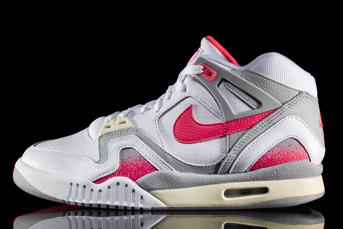 Nike | Air Tech Challenge II
Style # FZ9033-100
Color : White / Racer Pink / LT Smoke Grey