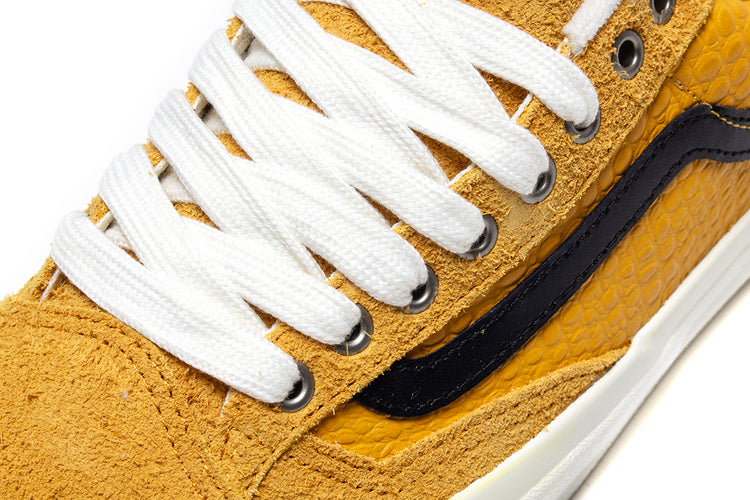 Vans | Skate Old Skool 36 x Carpet
Style # VN000EEGYLW1
Color : Yellow / White