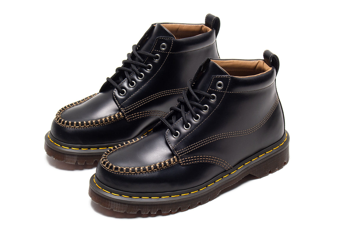 Dr. Martens - Lowell Chukka
Style # 42706001
Color : Black