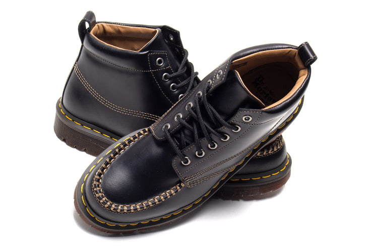 Dr. Martens - Lowell Chukka
Style # 42706001
Color : Black
