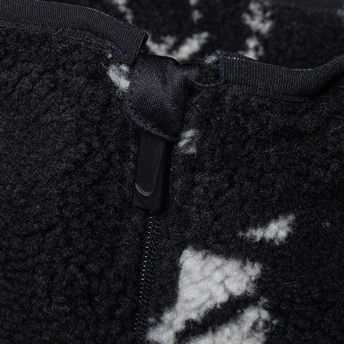 Nike - Women's Oversized High Pile Fleece
Style # IF0344-010
Color : Black / Black / Sail