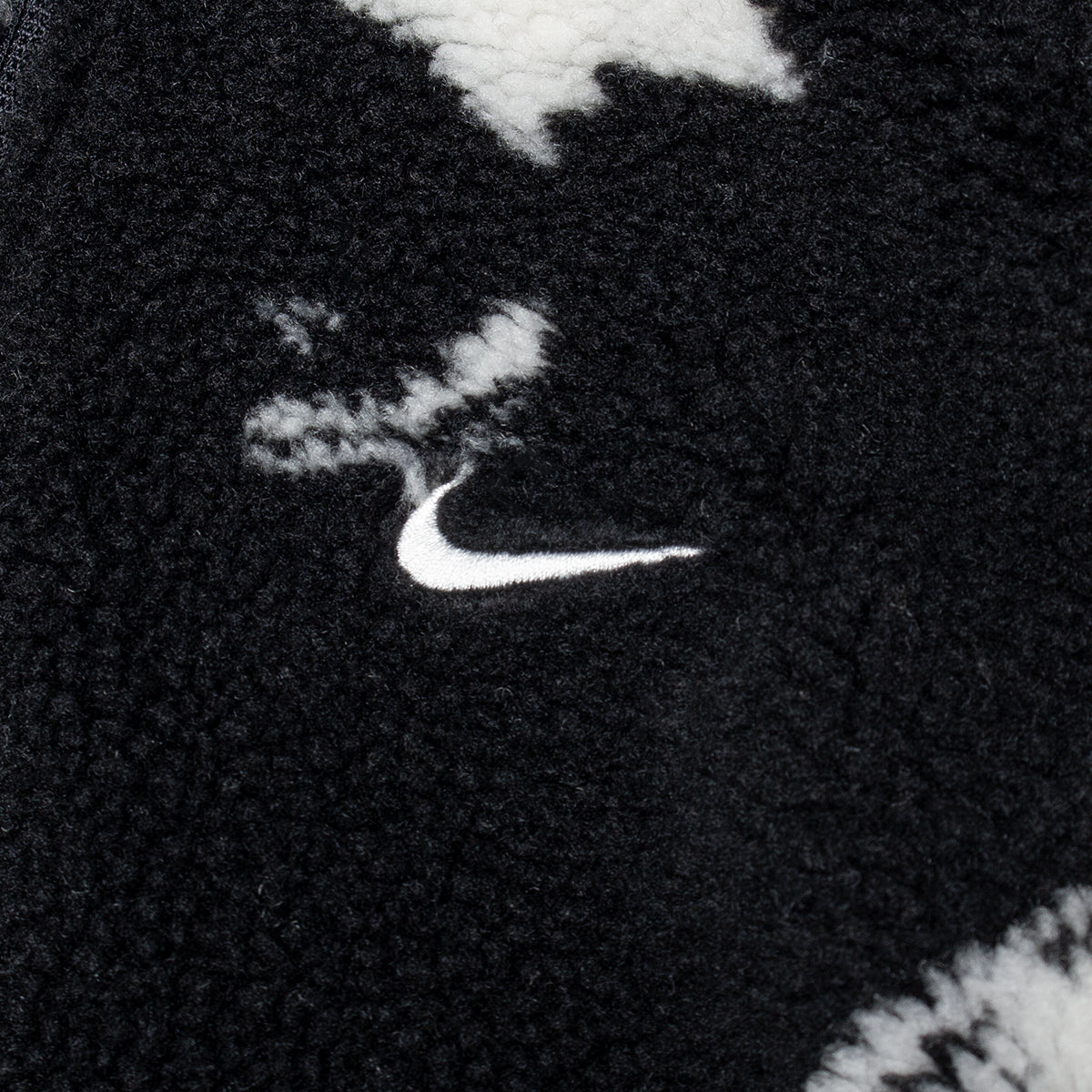 Nike - Women's Oversized High Pile Fleece
Style # IF0344-010
Color : Black / Black / Sail