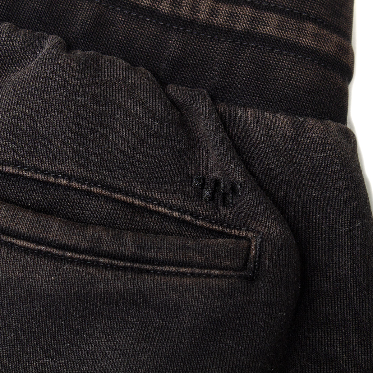 Vans | Fleece Pant x Carpet
Style # VN000QD9BLK1
Color : Black