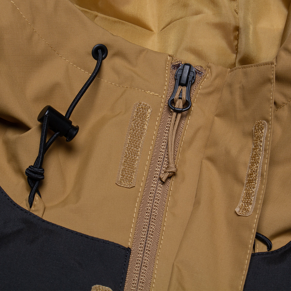 The North Face | Antora Jacket
Style # NF0A7QEY4HK1
Color : Utility Brown / TNF Black