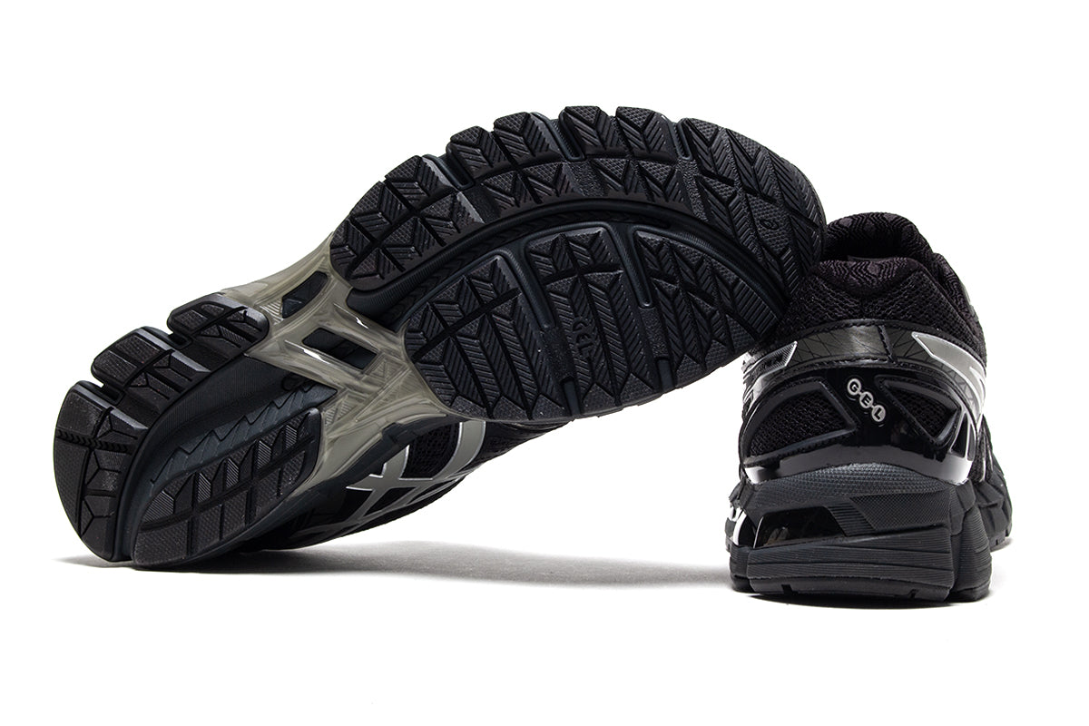 Asics - Gel-Kayano 20
Style # 1203A388.003
Color : Black / Clay Grey