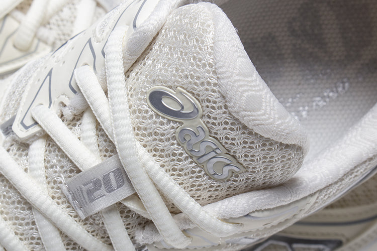 Asics - Gel-Kayano 20
Style # 1203A388.104
Color : Cream / Independence Blue