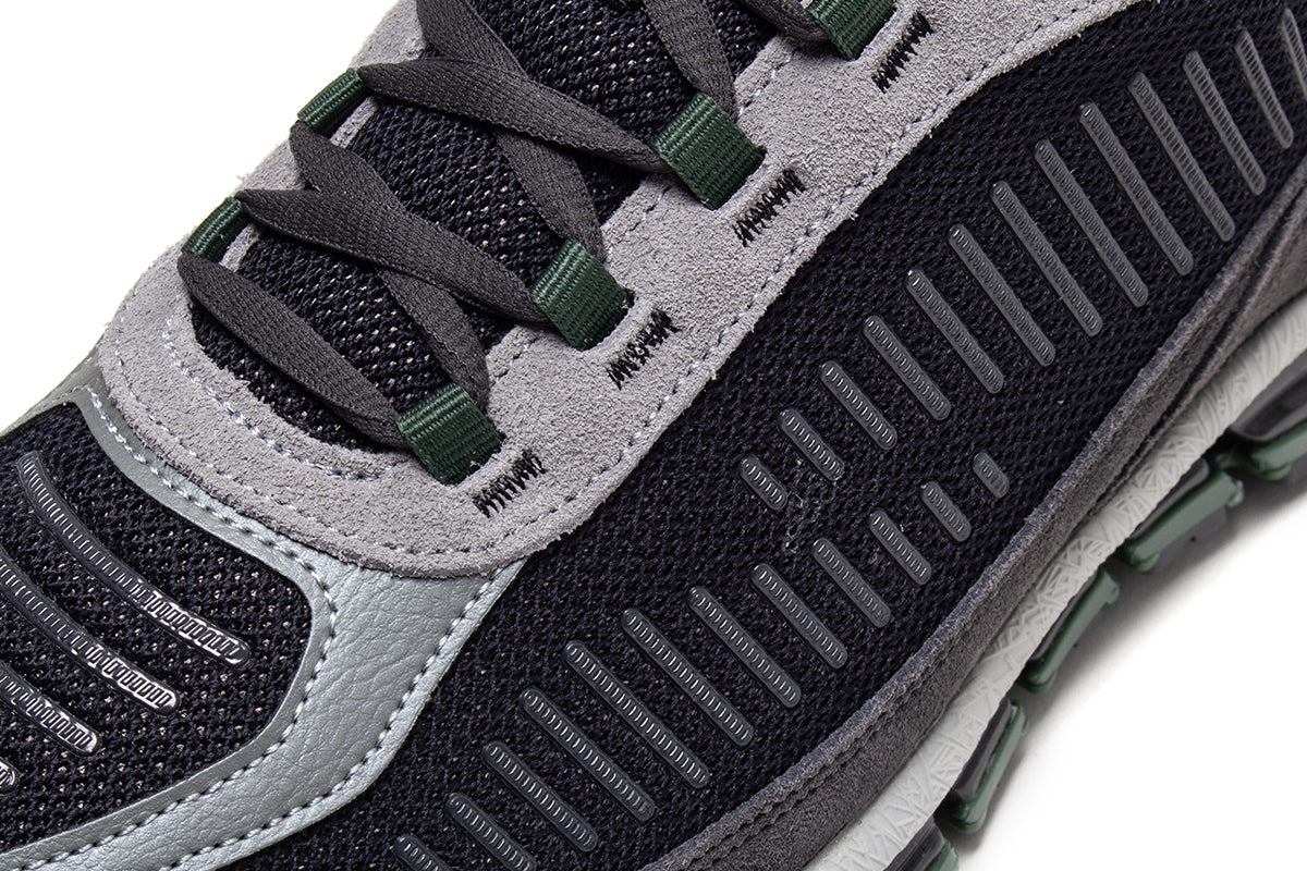 Asics - Gel-Quantum 360 I Amp
Style # 1203A731.002
Color : Black / Obsidian Grey