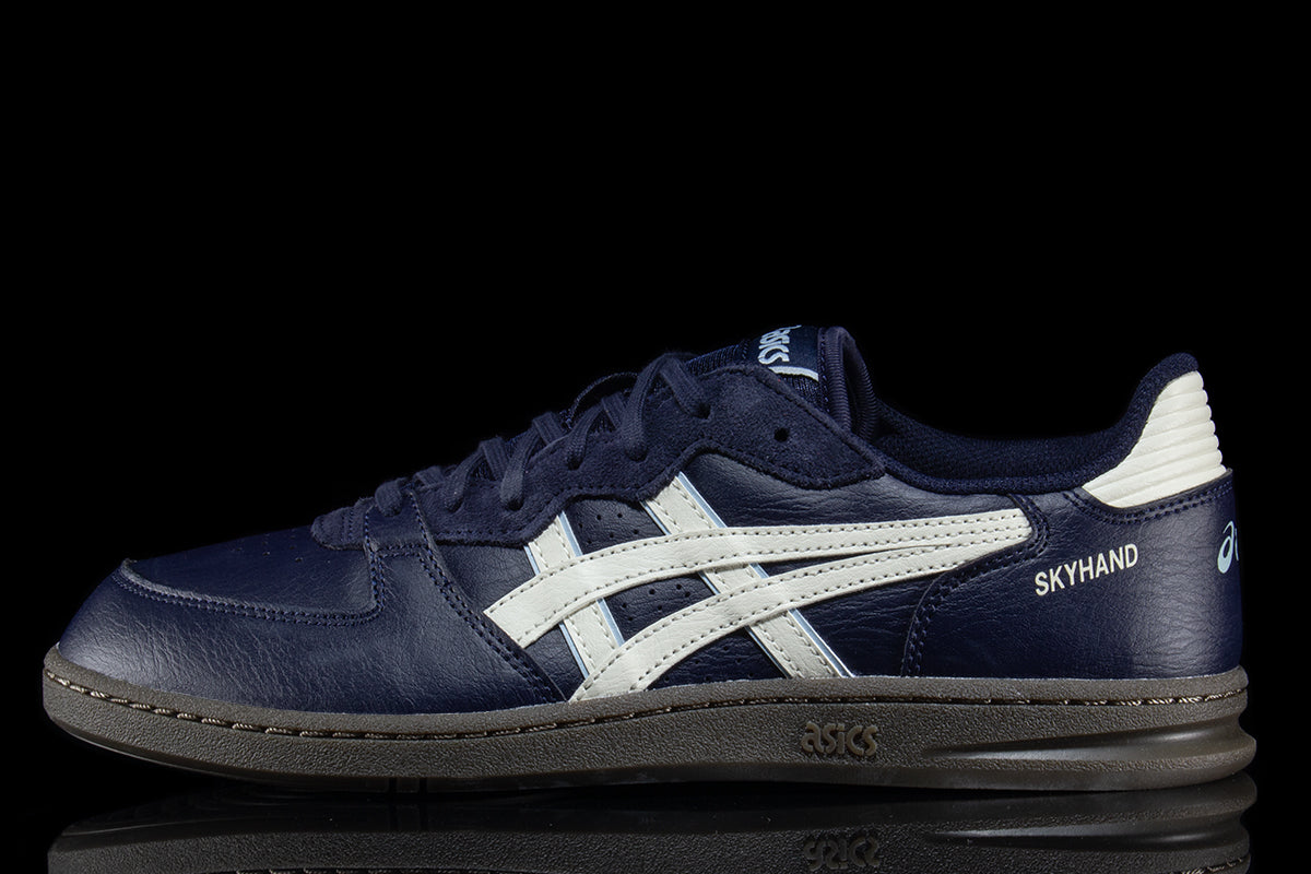 Asics - Skyhand OG
Style # 1203A451.400
Color : Midnight / Ivory