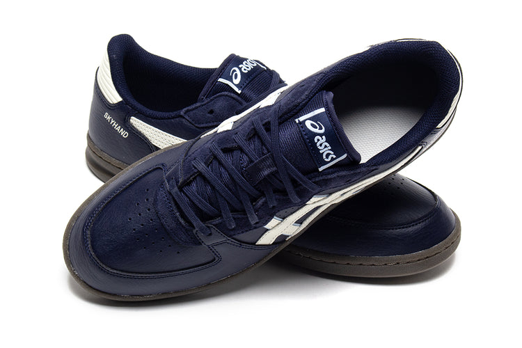 Asics - Skyhand OG
Style # 1203A451.400
Color : Midnight / Ivory