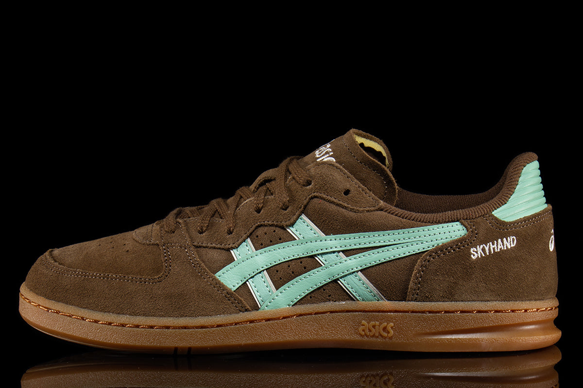 Asics - Skyhand OG
Style # 1203A452.202
Color : Brown Storm / Ice Green