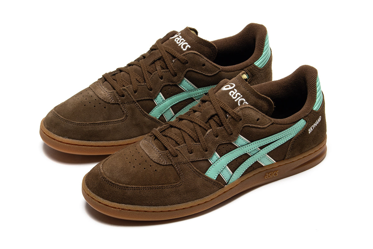 Asics - Skyhand OG
Style # 1203A452.202
Color : Brown Storm / Ice Green