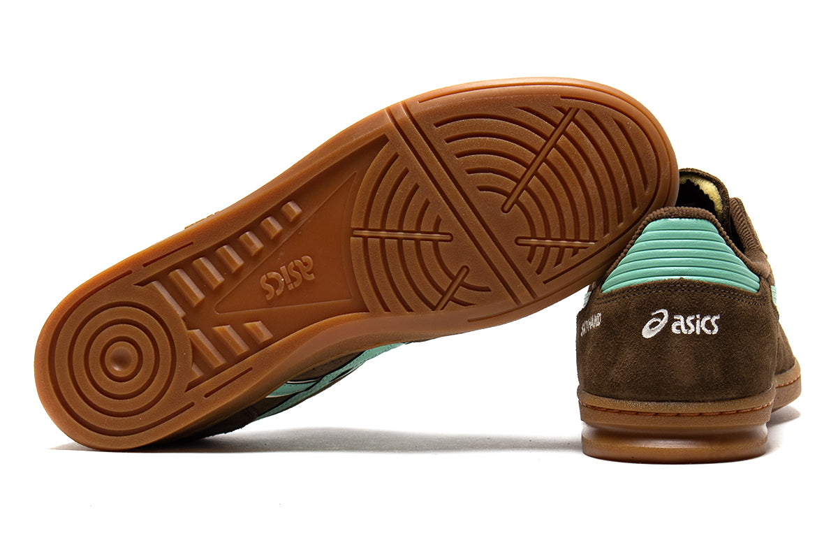 Asics - Skyhand OG
Style # 1203A452.202
Color : Brown Storm / Ice Green