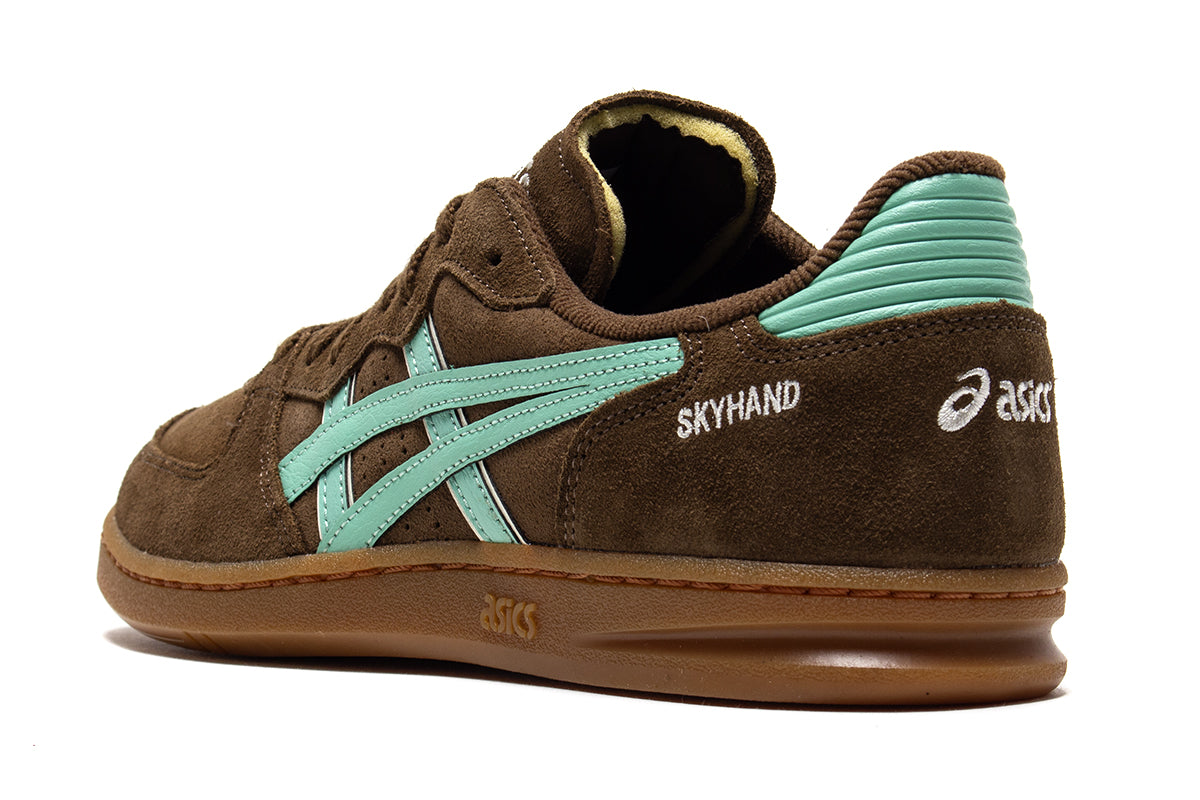 Asics - Skyhand OG
Style # 1203A452.202
Color : Brown Storm / Ice Green