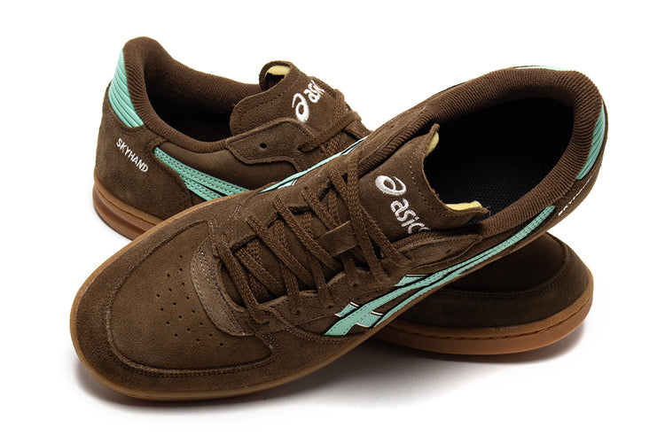 Asics - Skyhand OG
Style # 1203A452.202
Color : Brown Storm / Ice Green