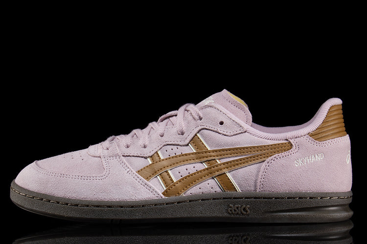 Asics - Skyhand OG
Style # 1203A452.701
Color : Barely Rose / Caramel