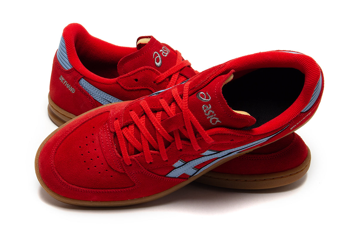Asics - Skyhand OG
Style # 1203A452.601
Color : Electric Red / Harbor Blue