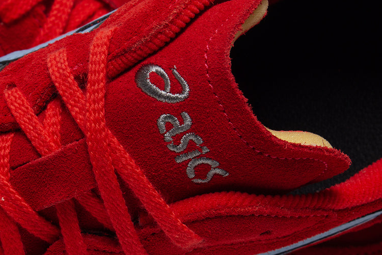 Asics - Skyhand OG
Style # 1203A452.601
Color : Electric Red / Harbor Blue