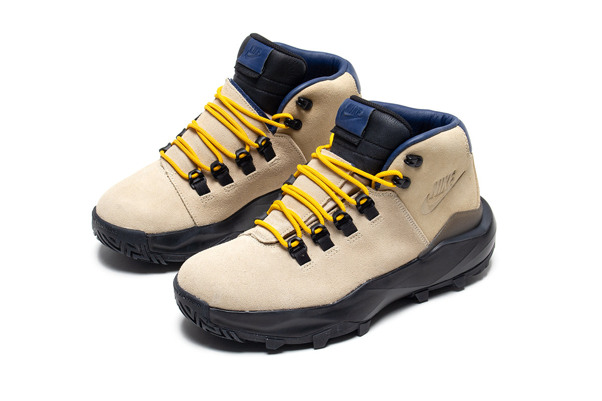 Nike | ACG Cygnal
Style # FV4332-201
Color : Desert Ore / Navy / Black / University Gold