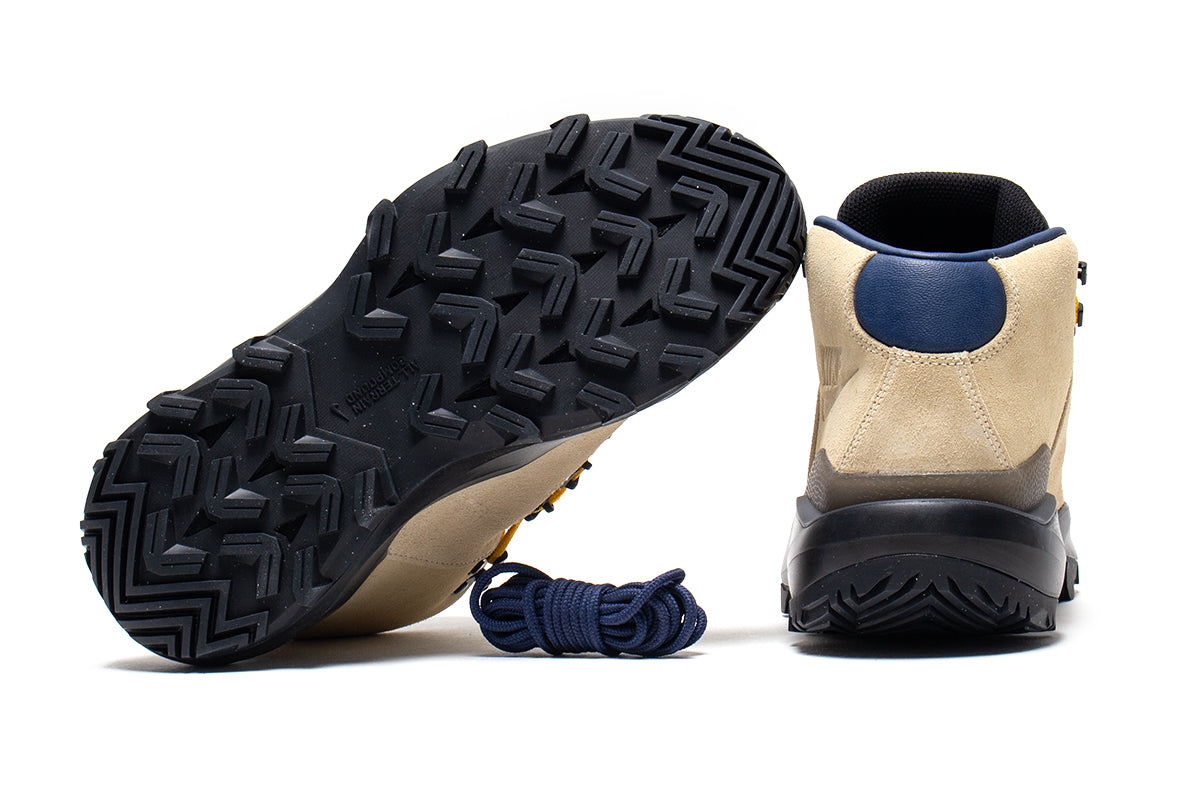 Nike | ACG Cygnal
Style # FV4332-201
Color : Desert Ore / Navy / Black / University Gold