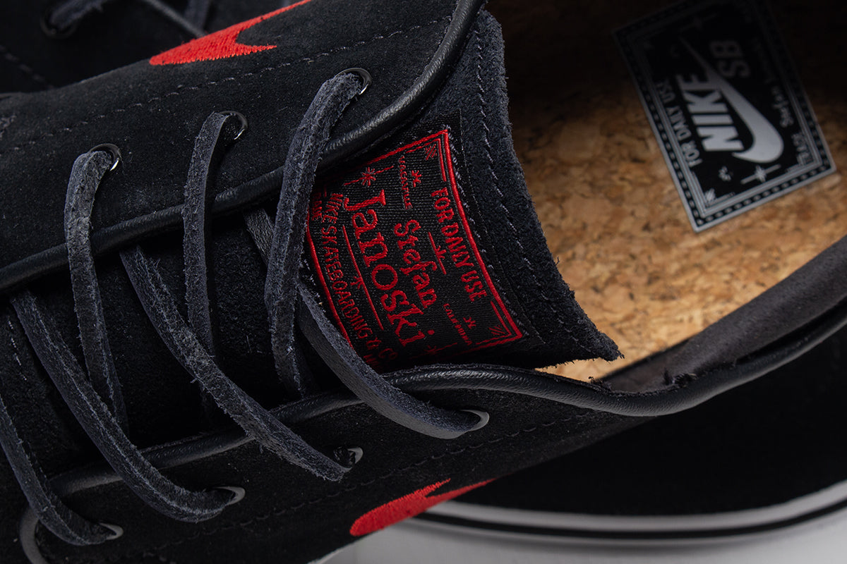 Nike SB | Zoom Janoski OG+
Style # FD6757-002
Color : Black / University Red / Summit White