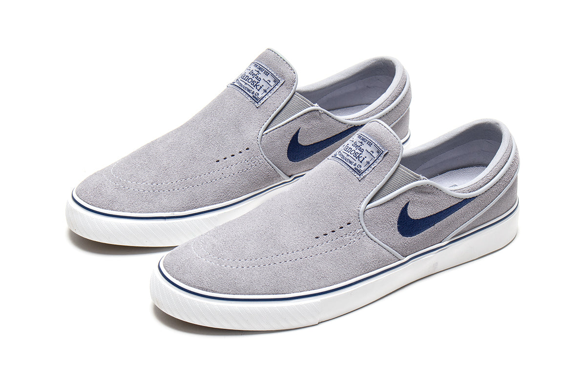 Nike SB | Janoski+ Slip
Style # FN5893-002
Color : Wolf Grey / Navy / Summit White