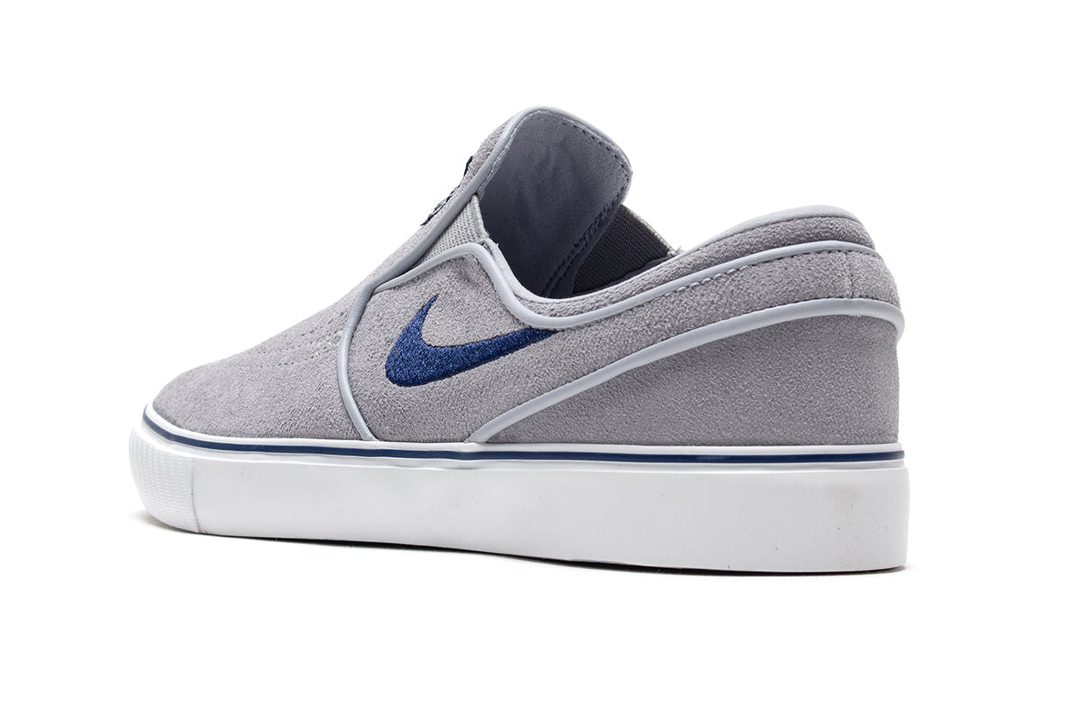 Nike SB | Janoski+ Slip
Style # FN5893-002
Color : Wolf Grey / Navy / Summit White