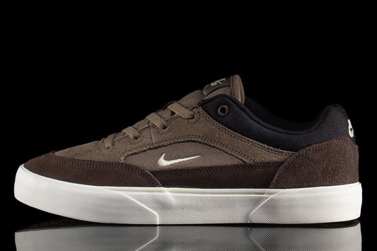 Nike SB | Malor
Style # FV6064-005
Color : Ironstone / LT Khaki / Baroque Brown / Black