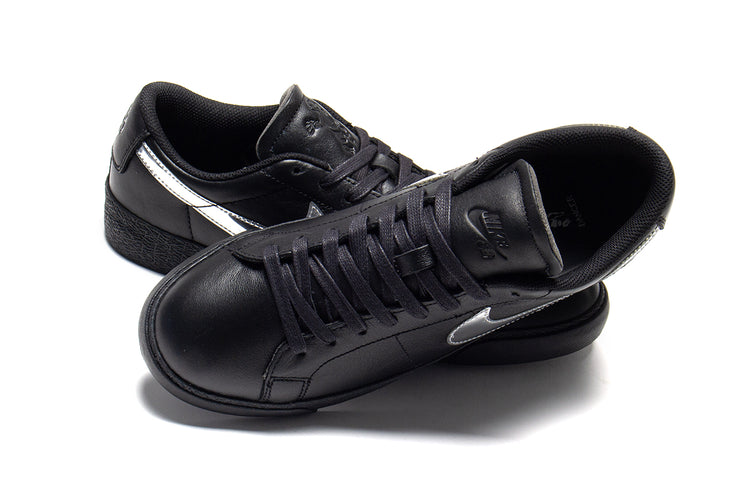 Nike SB | Zoom Blazer Low x Dancer
Style # HJ6703-001
Color : Black / Metallic Silver