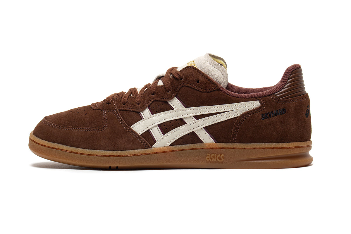 Asics - Skyhand OG
Style # 1203A452.200
Color : Reddish Brown / Oatmeal