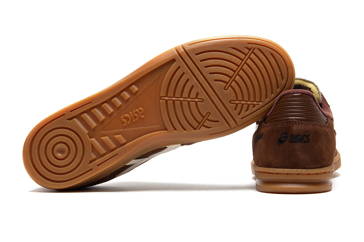 Asics - Skyhand OG
Style # 1203A452.200
Color : Reddish Brown / Oatmeal